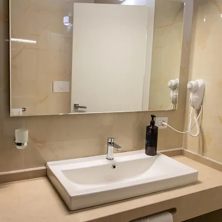 Global Hotel 3*