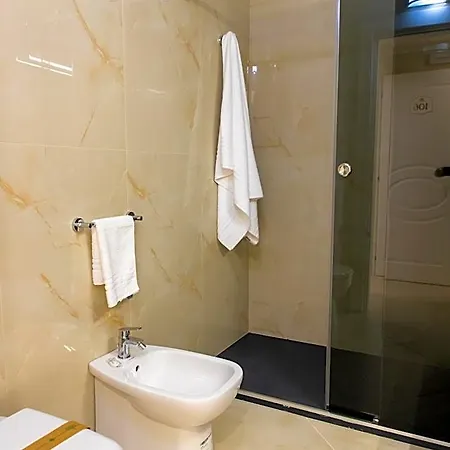 Global Hotel 3*